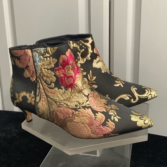 comfortview Shoes - COMFORTVIEW Women’s The Meredith Bootie Floral Embroidered Ankle Boots 10W